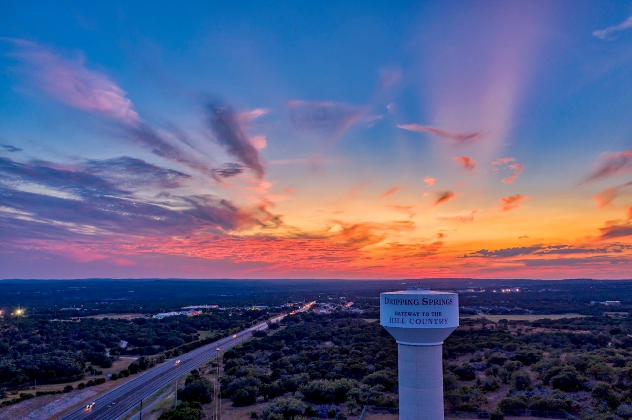 https://cdn.saffire.com/images.ashx?cb=2D3A8B1E&i=Terry_Brim_Susnet_water_tower.jpg&rid=DestinationDrippingSprings&t=ig