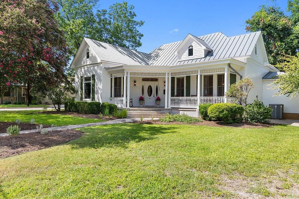 308 E Travis St Fredericksburg TX 78624