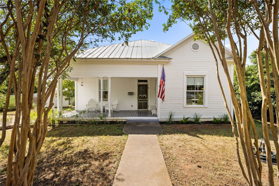 303-W-College-Street-Fredericksburg-TX-78624-Listed-by-Jenny-Cureton
